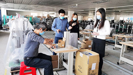 珠海市香洲區局長蒞臨聲峰,關懷指導超聲波焊接機模具抗疫復產